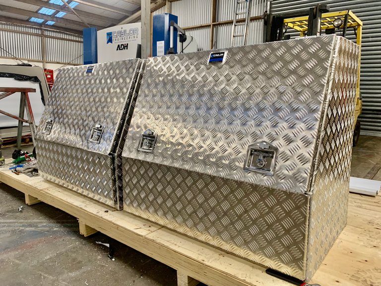 Aluminium Toolboxes | Undertray Toolboxes | Gullwing Toolboxes | Taylor ...